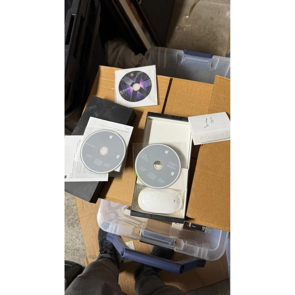 Apple Mac OS X Leopard 10.5 & 10.4.10 Install Discs with Mighty Mouse & Box